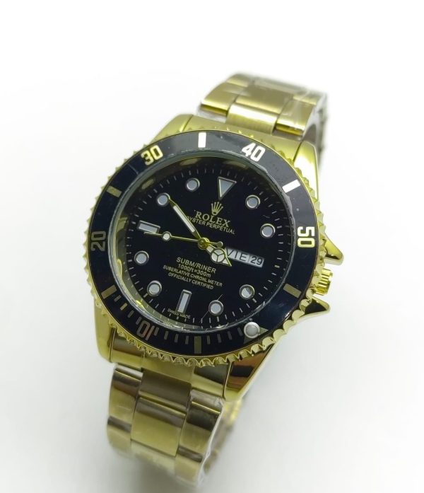 ⌚ Reloj Estilo de Lujo — Dorado con Esfera Negra ⌚
