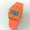 NIÑA NARANJA Reloj Digital Clásico — Colores Vivos